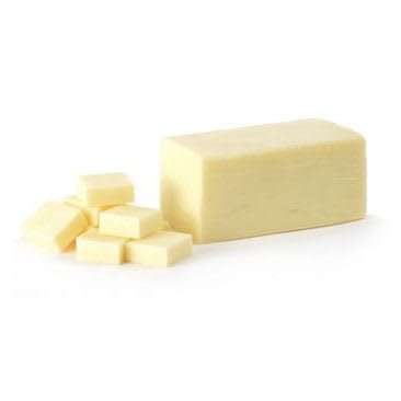 Bloque de queso con cubos cortados